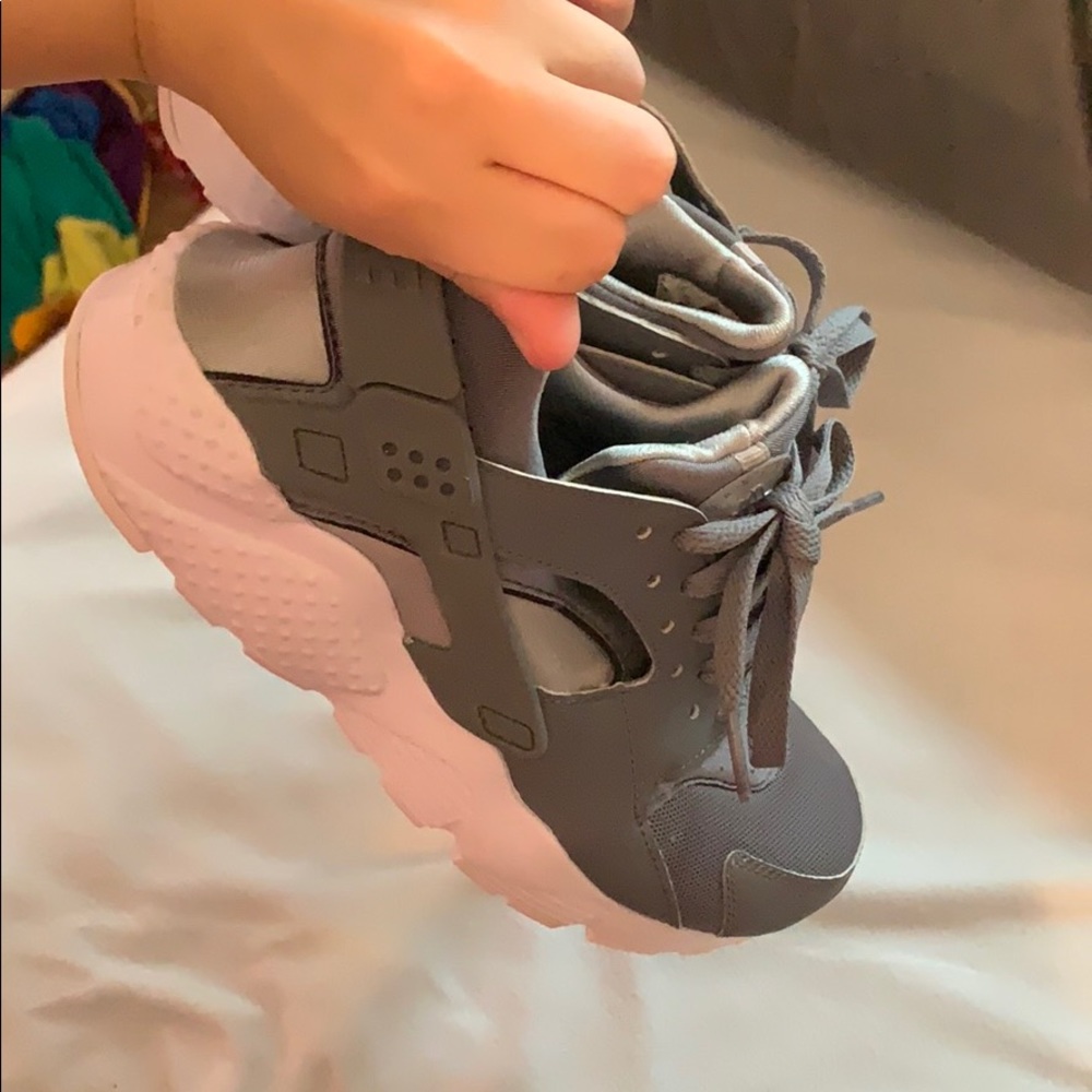 Grey Nike Huaraches